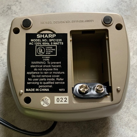 Sharp - Digital Alarm Clock - Picture 4 of 7